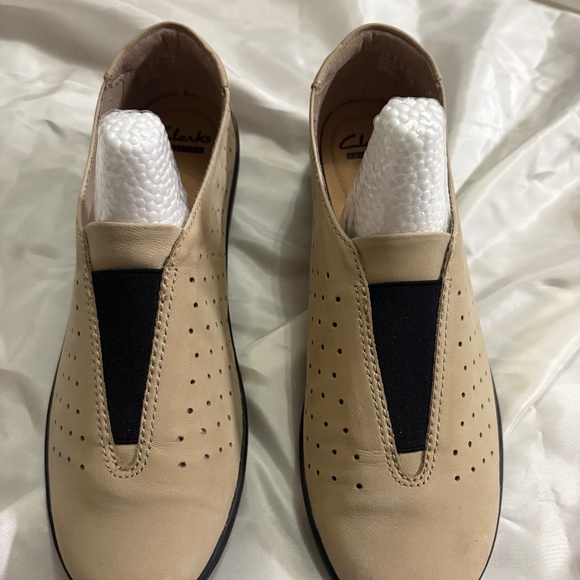 New Clark’s soft cushion tan suede slip-on women shoes sz 9W - Picture 2 of 5